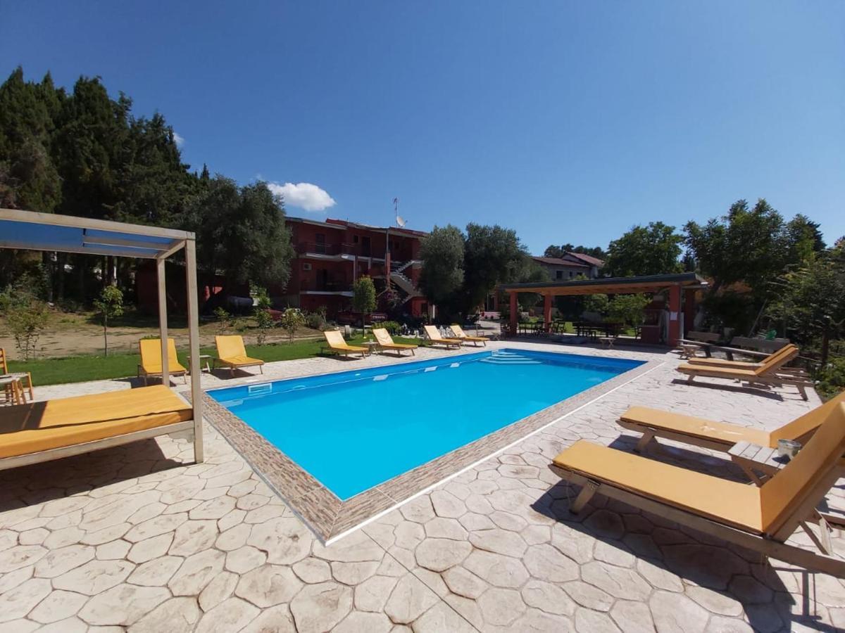 Ilias Apartments Ipsos Bagian luar foto
