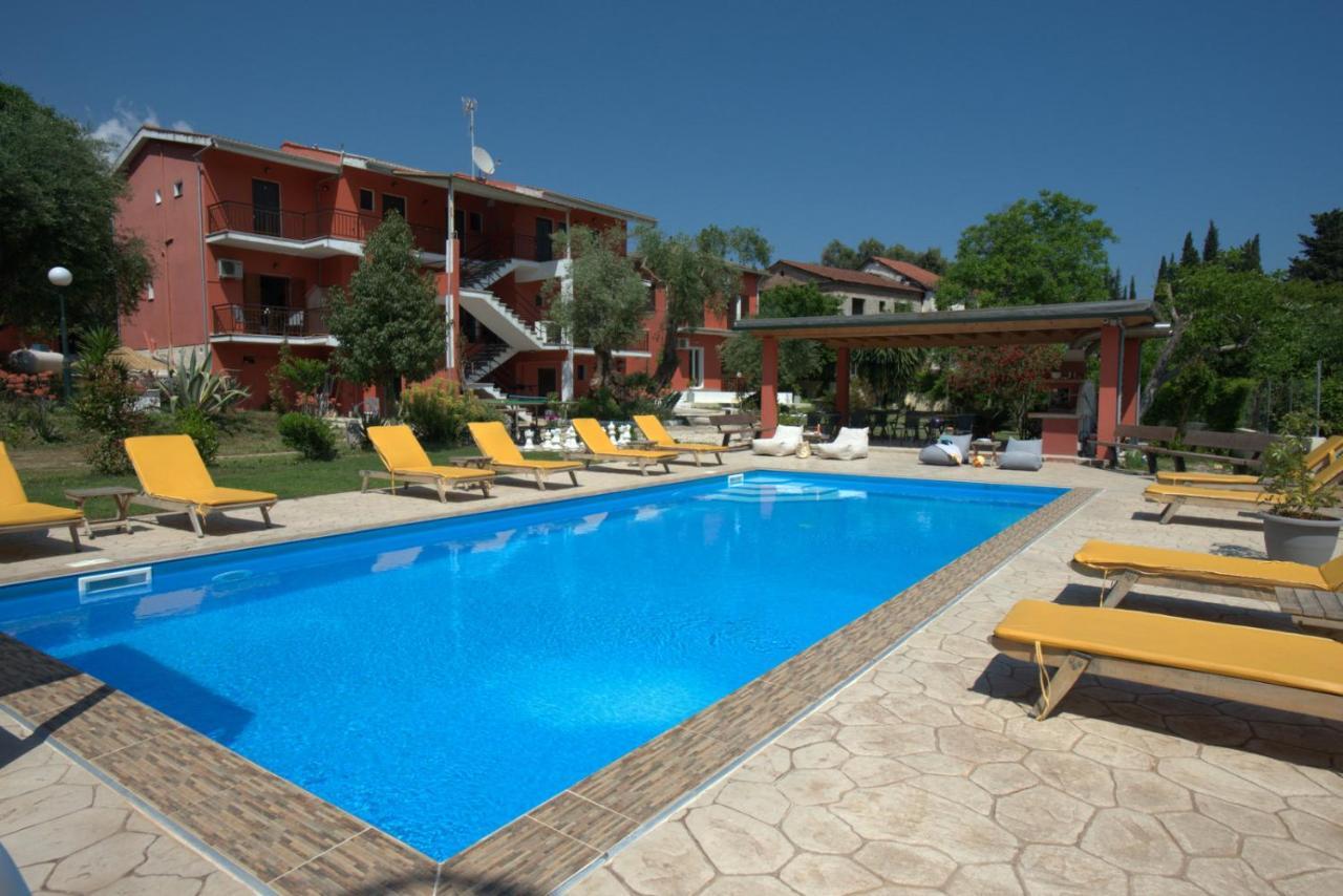 Ilias Apartments Ipsos Bagian luar foto